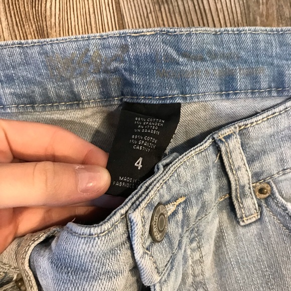 SOLD ❌❌Light distressed skinny jeans - Picture 5 of 7